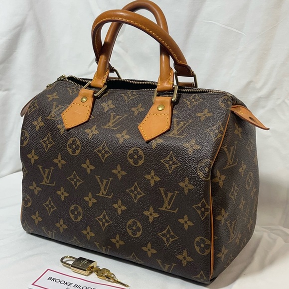 SOLD- Authentic Louis Vuitton Speedy 25 Monogram - Picture 3 of 16